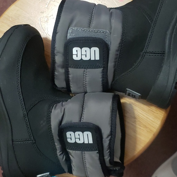 Uggs unisex boot size 13 - Picture 9 of 11